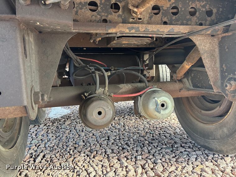 image for item YA2448 2005 Strick dry van trailer