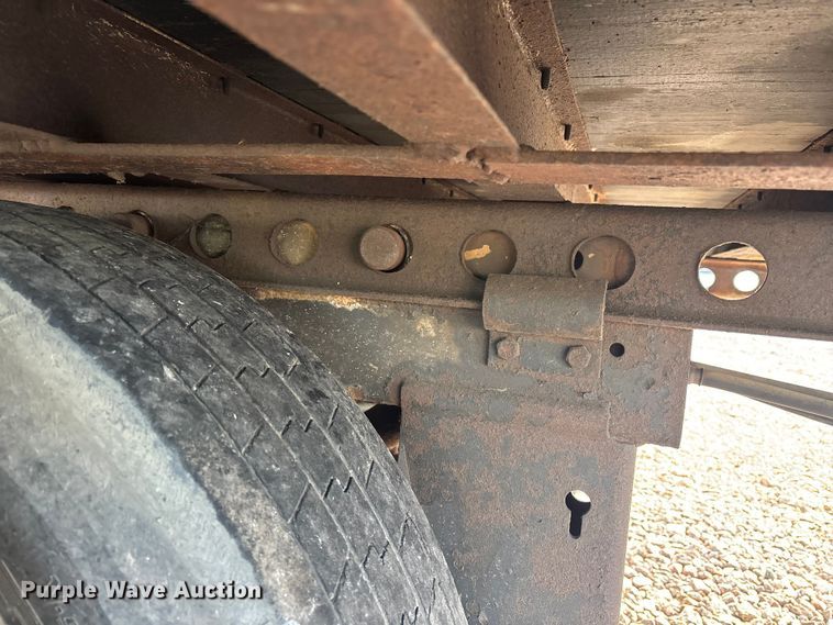 image for item YA2448 2005 Strick dry van trailer