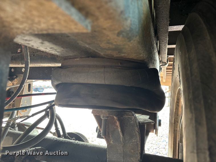 image for item YA2448 2005 Strick dry van trailer