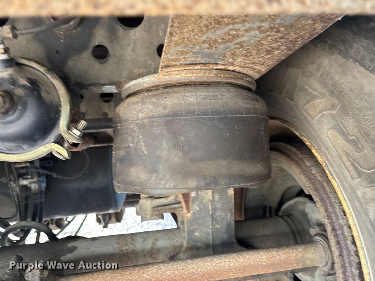 image for item YA2448 2005 Strick dry van trailer