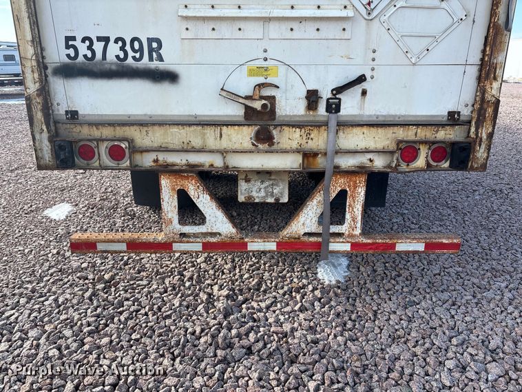 image for item YA2448 2005 Strick dry van trailer