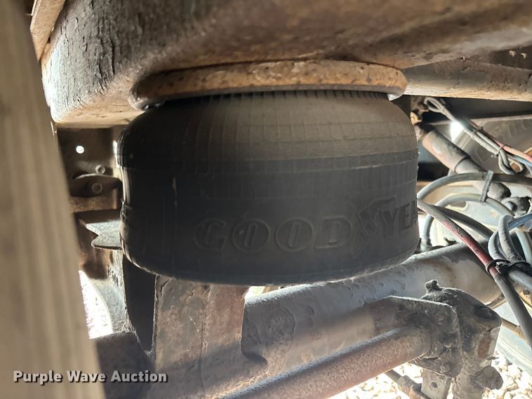 image for item YA2448 2005 Strick dry van trailer