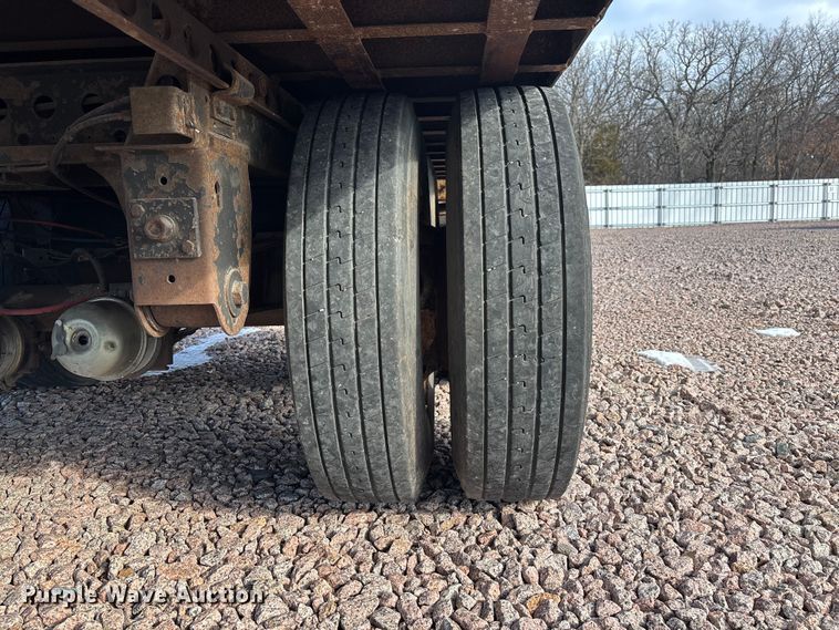 image for item YA2448 2005 Strick dry van trailer