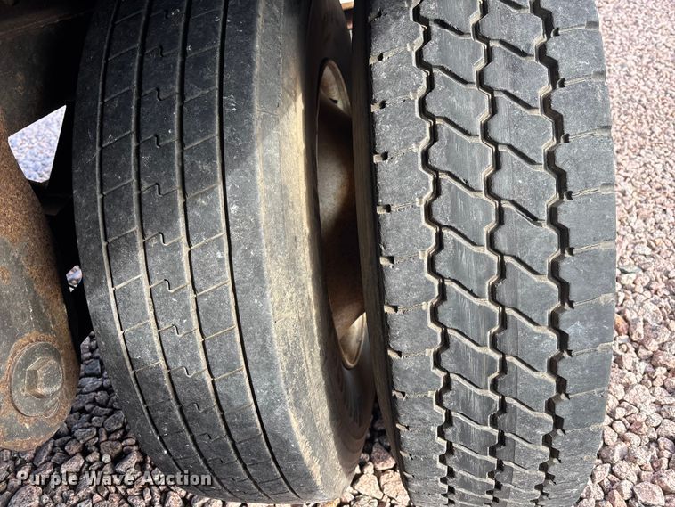 image for item YA2448 2005 Strick dry van trailer