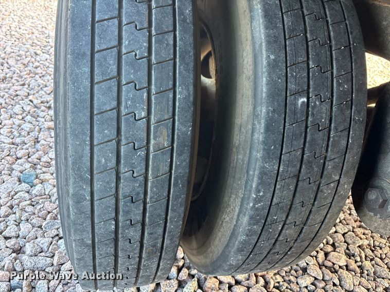 image for item YA2448 2005 Strick dry van trailer