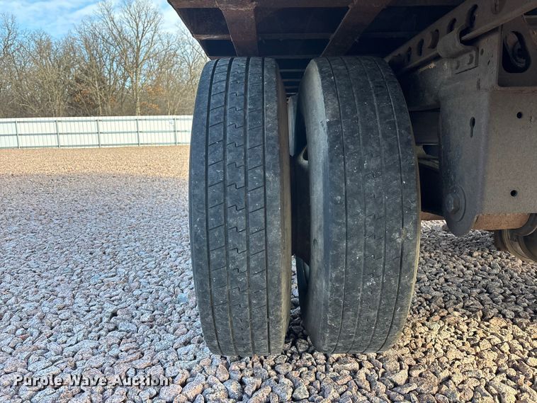 image for item YA2448 2005 Strick dry van trailer