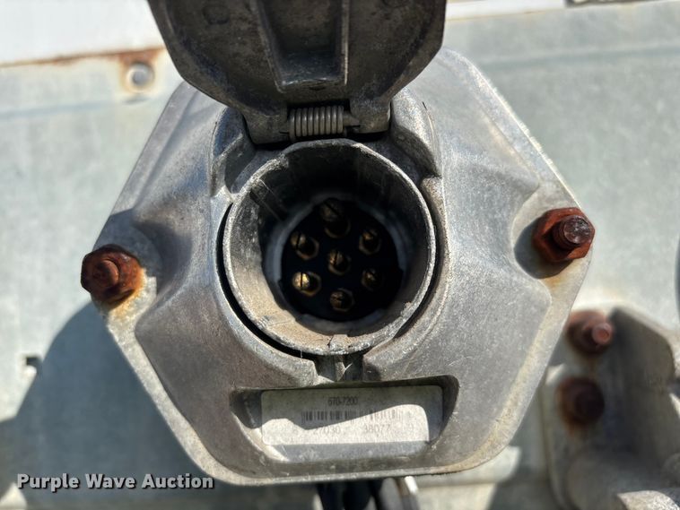 image for item YA2450 2006 Strick dry van trailer