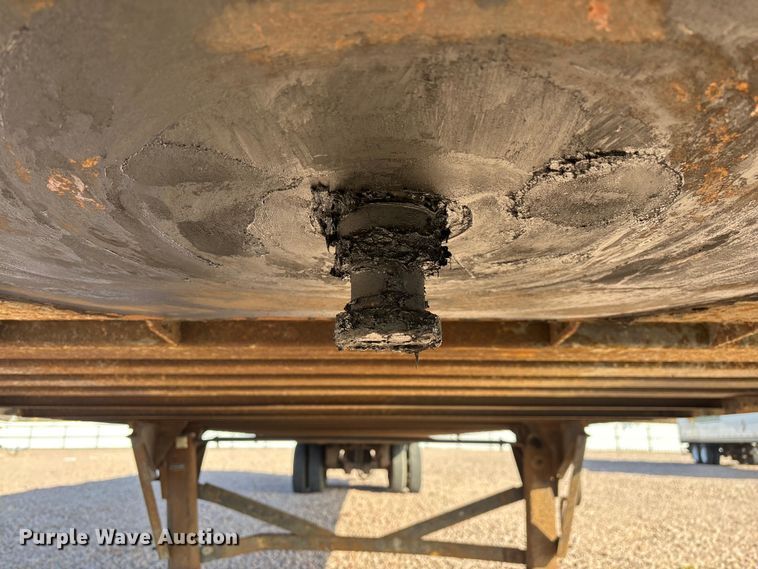 image for item YA2450 2006 Strick dry van trailer