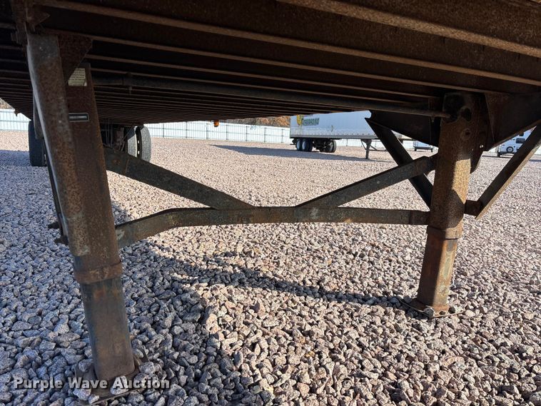 image for item YA2450 2006 Strick dry van trailer