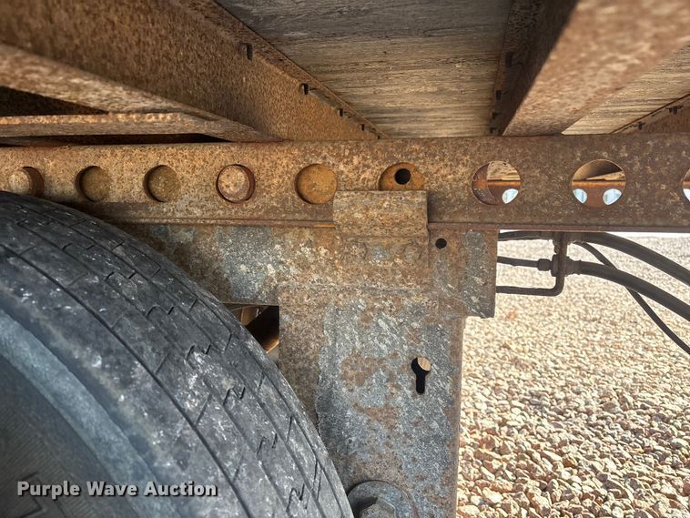 image for item YA2450 2006 Strick dry van trailer