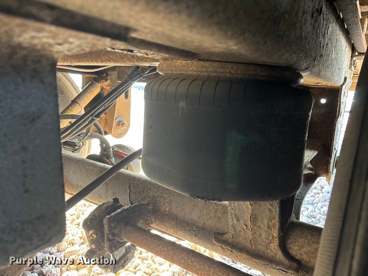 image for item YA2450 2006 Strick dry van trailer