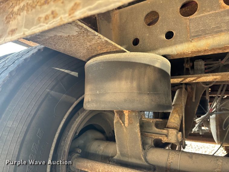 image for item YA2450 2006 Strick dry van trailer