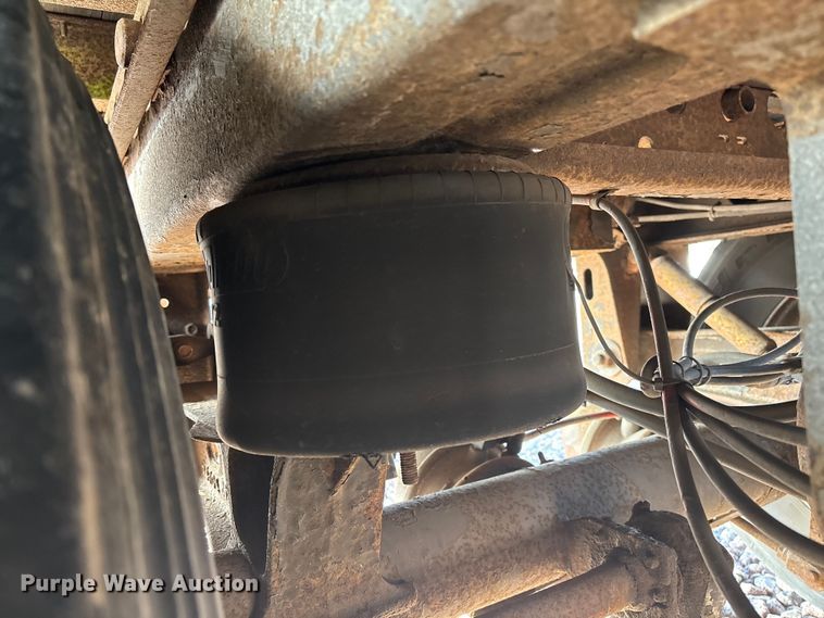 image for item YA2450 2006 Strick dry van trailer