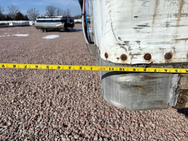 image for item YA2450 2006 Strick dry van trailer