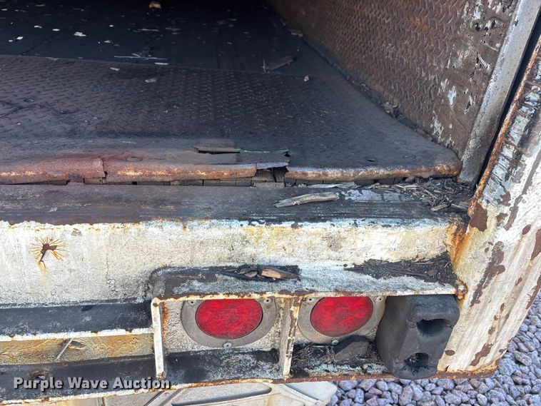 image for item YA2450 2006 Strick dry van trailer