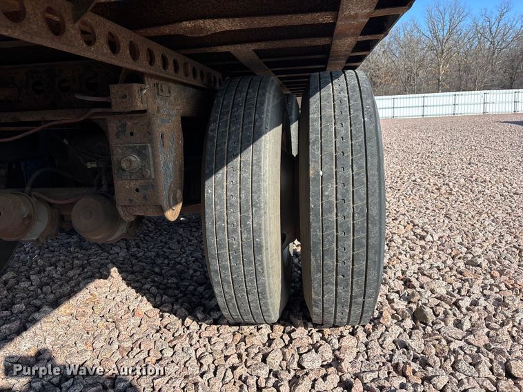 image for item YA2450 2006 Strick dry van trailer