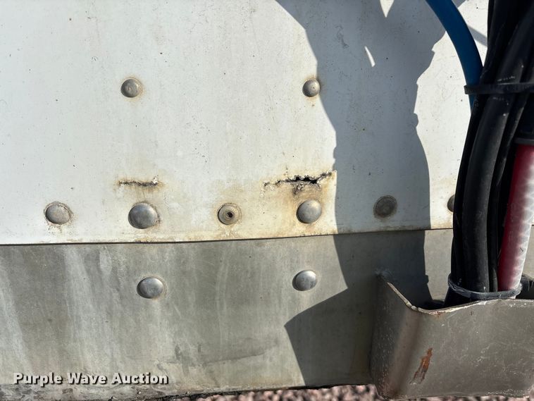 image for item YA2451 2007 Strick dry van trailer