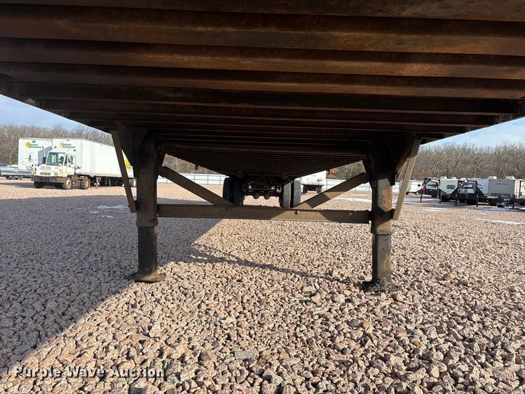 image for item YA2451 2007 Strick dry van trailer