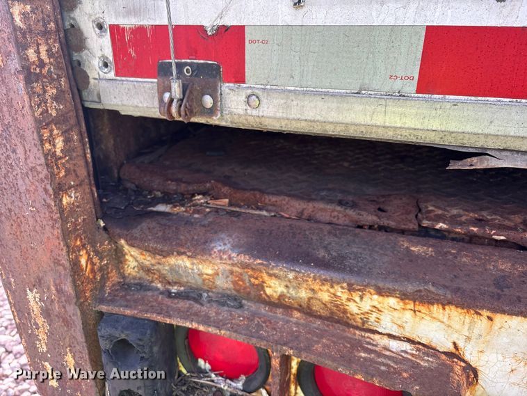 image for item YA2451 2007 Strick dry van trailer