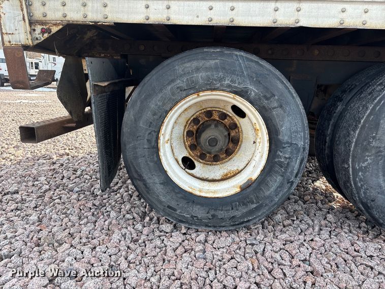 image for item YA2451 2007 Strick dry van trailer