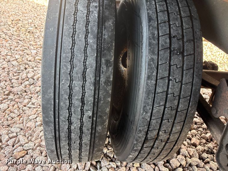 image for item YA2451 2007 Strick dry van trailer