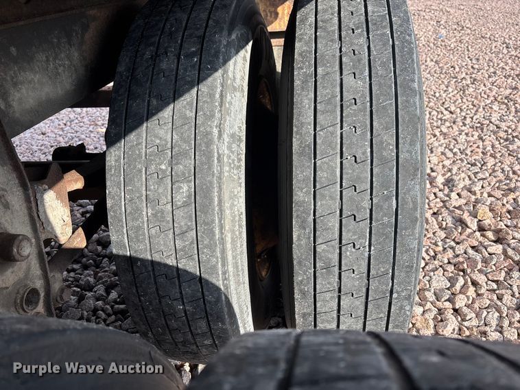 image for item YA2451 2007 Strick dry van trailer