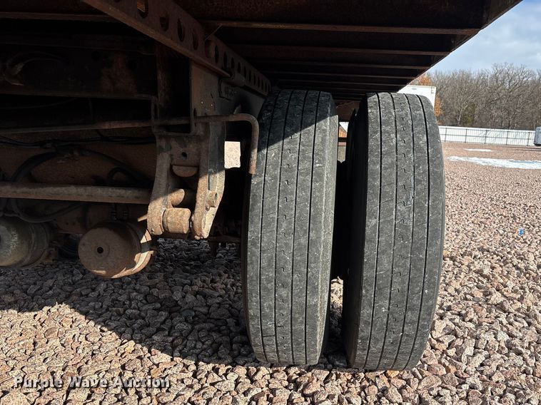 image for item YA2451 2007 Strick dry van trailer