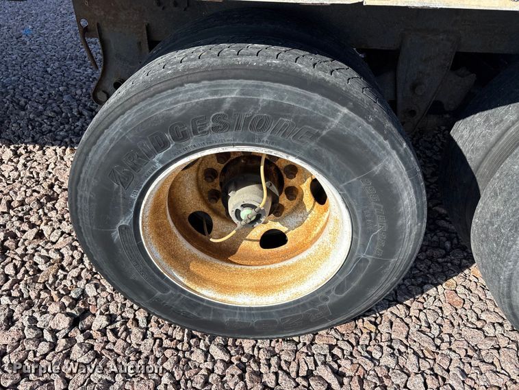 image for item YA2452 2013 Strick dry van trailer