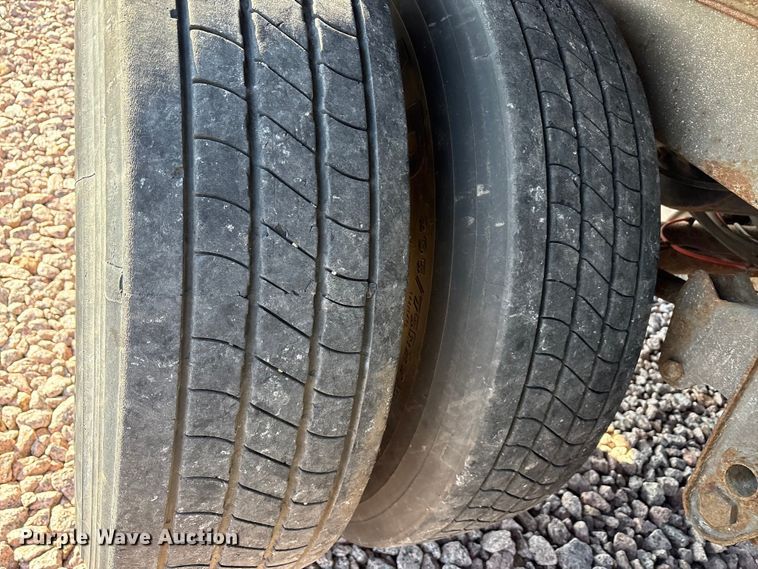 image for item YA2452 2013 Strick dry van trailer