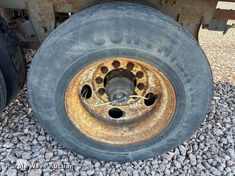 image for item YA2452 2013 Strick dry van trailer