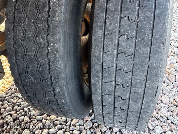 image for item YA2452 2013 Strick dry van trailer