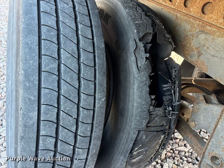 image for item YA2452 2013 Strick dry van trailer