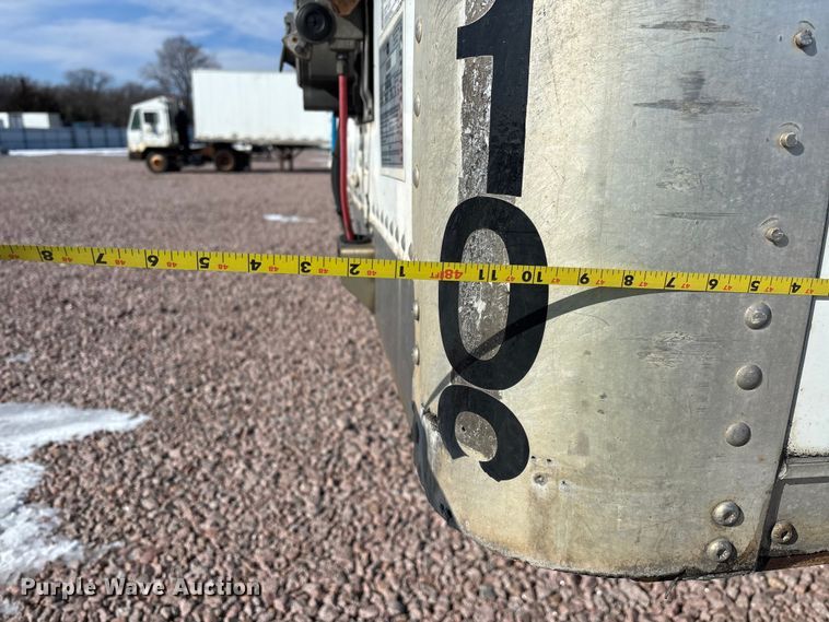 image for item YA2453 2014 Wabash dry van trailer