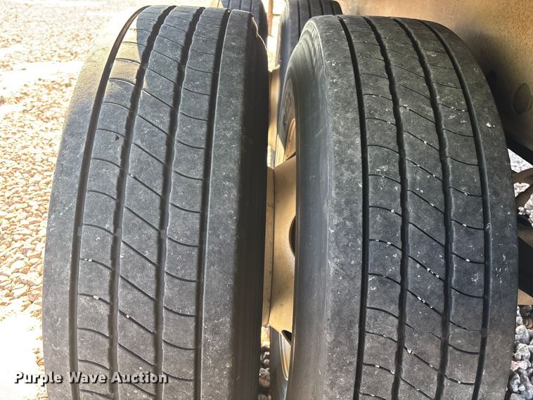 image for item YA2453 2014 Wabash dry van trailer