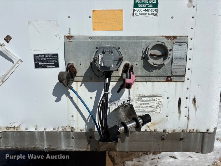 image for item YA2669 2006 Strick dry van trailer