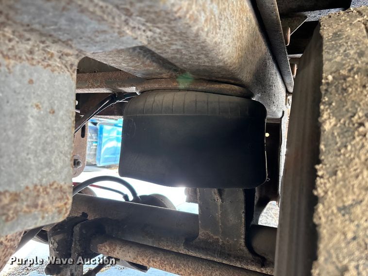 image for item YA2669 2006 Strick dry van trailer