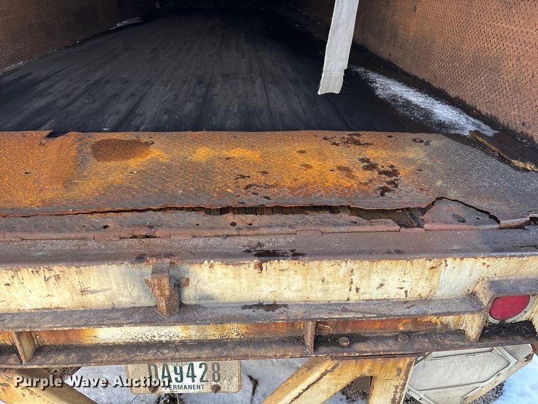 image for item YA2669 2006 Strick dry van trailer