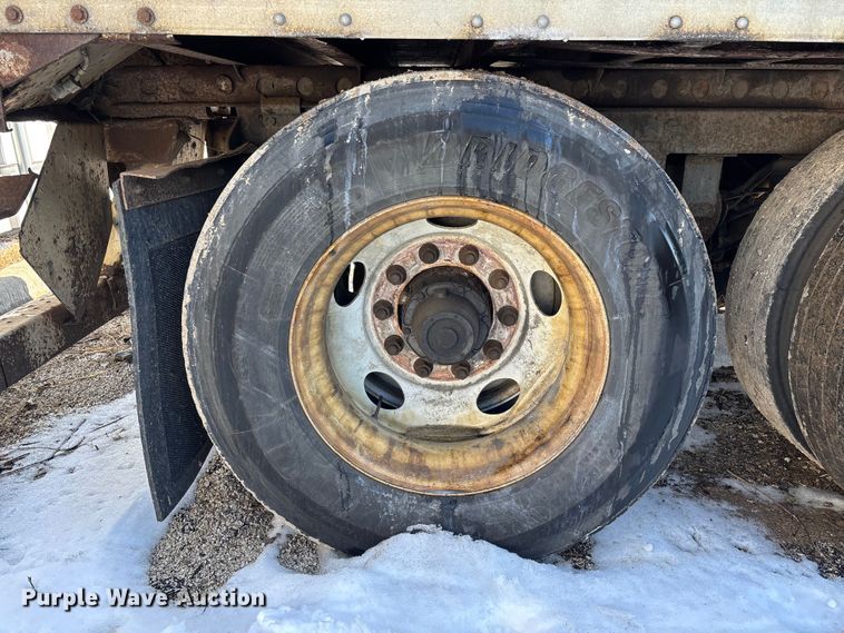 image for item YA2669 2006 Strick dry van trailer