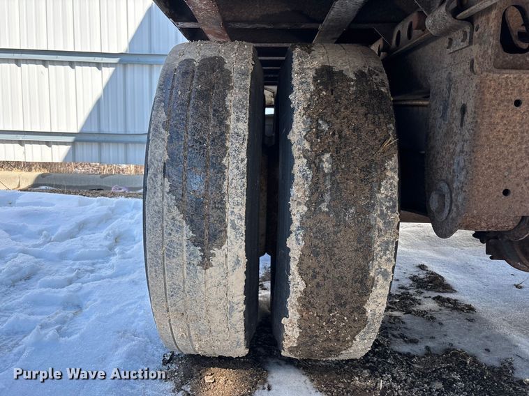 image for item YA2669 2006 Strick dry van trailer