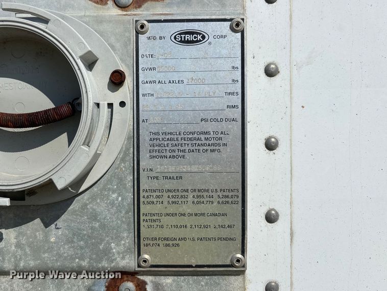 image for item YA2669 2006 Strick dry van trailer