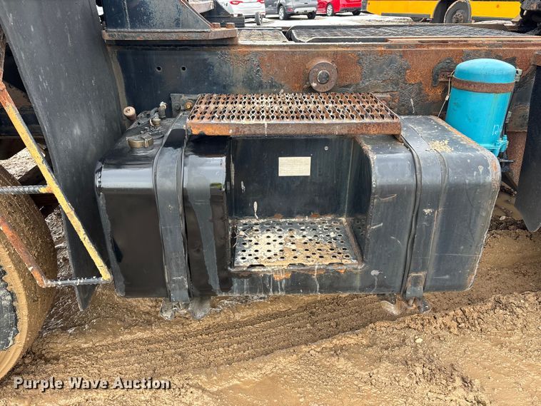 image for item YA2757 2003 Capacity Trucks TJ5000 yard truck