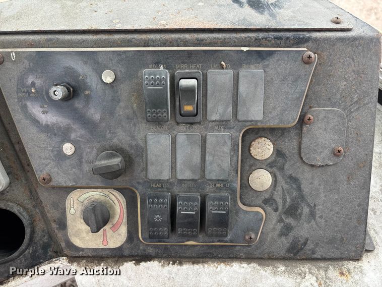 image for item YA2757 2003 Capacity Trucks TJ5000 yard truck