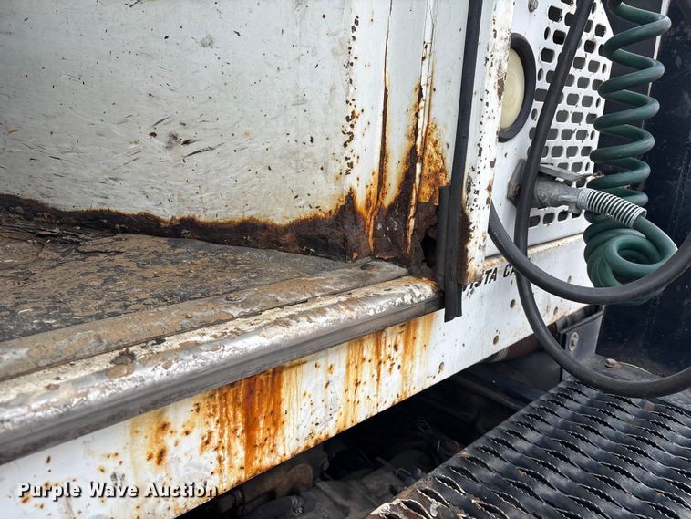 image for item YA2757 2003 Capacity Trucks TJ5000 yard truck