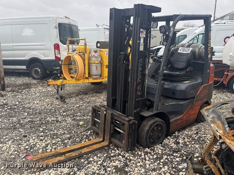 image for item YA2758 Toyota 8FGCU25 forklift
