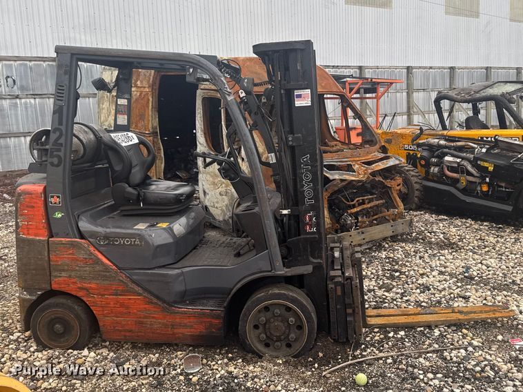 image for item YA2758 Toyota 8FGCU25 forklift