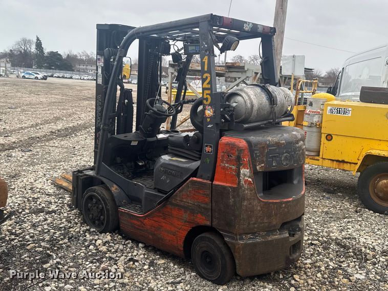 image for item YA2758 Toyota 8FGCU25 forklift