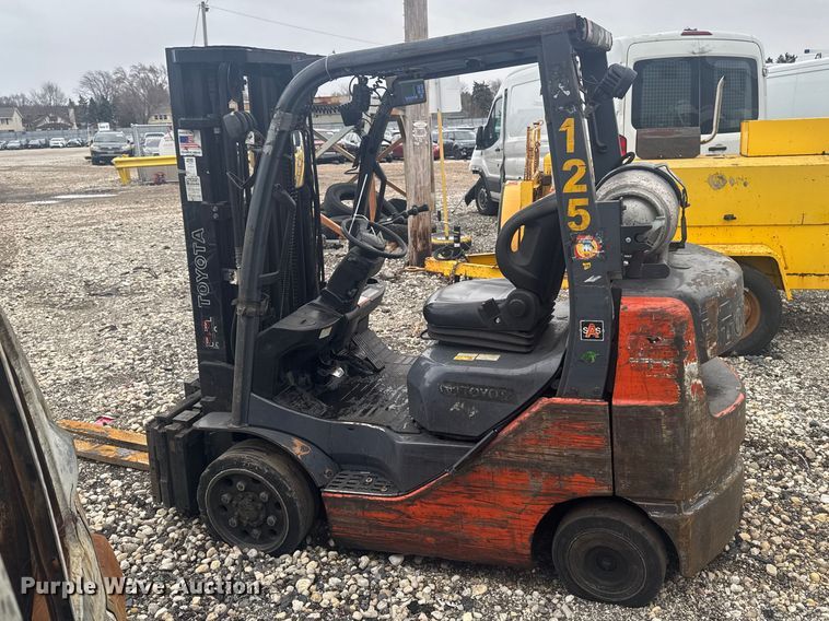image for item YA2758 Toyota 8FGCU25 forklift