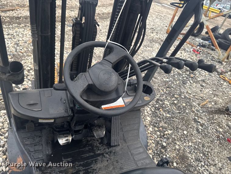 image for item YA2758 Toyota 8FGCU25 forklift