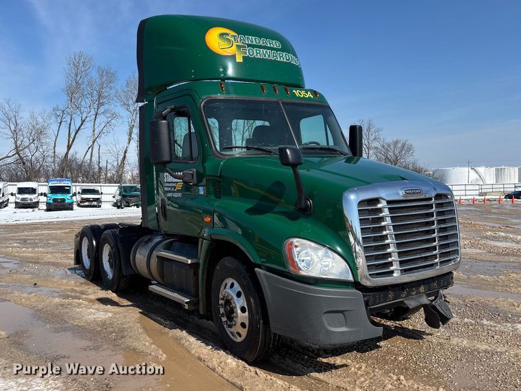 image for item YA2786 2017 Freightliner Cascadia 125 semi truck