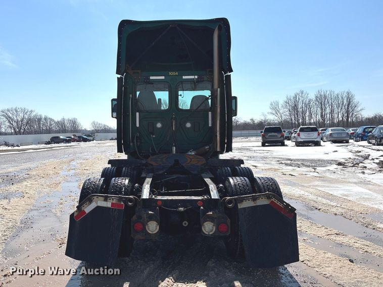 image for item YA2786 2017 Freightliner Cascadia 125 semi truck